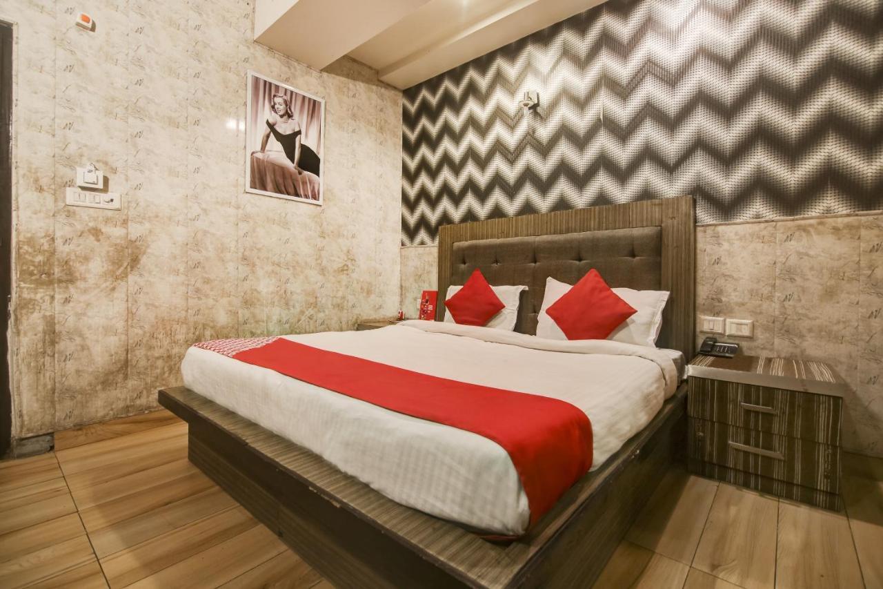 ניו דלהי Collection O 76248 Hotel D Crown מראה חיצוני תמונה