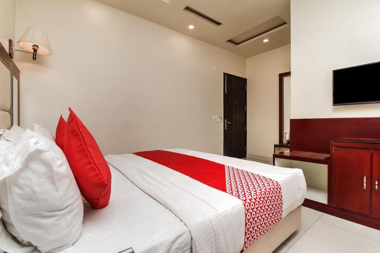 ניו דלהי Collection O 76248 Hotel D Crown מראה חיצוני תמונה
