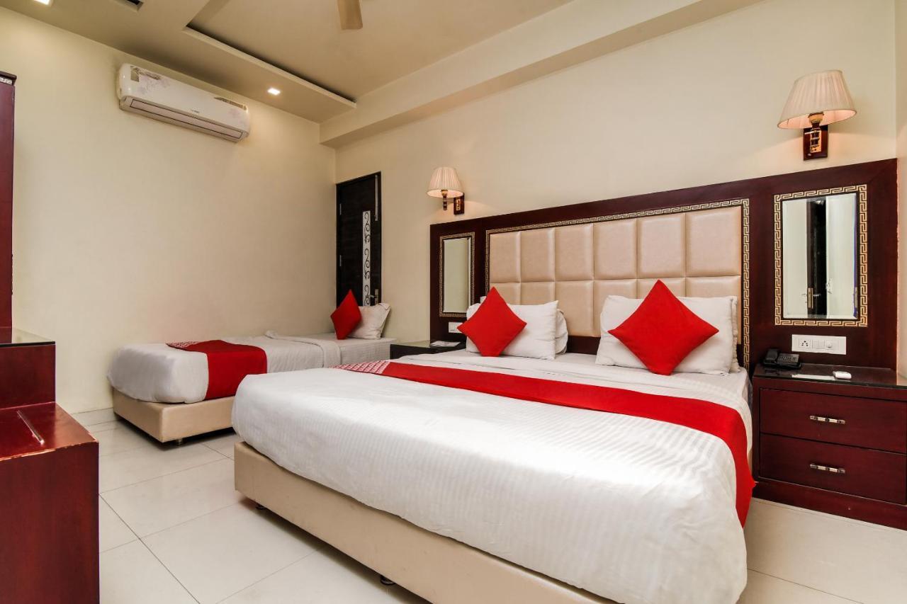 ניו דלהי Collection O 76248 Hotel D Crown מראה חיצוני תמונה